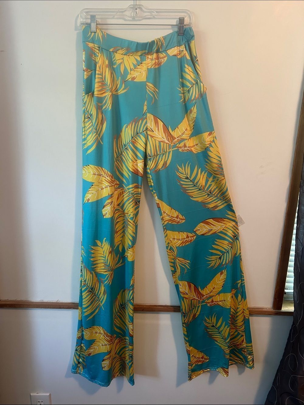 Rebdolls turquoise Wide-Leg Tropical Print Pants with Yellow Leaf Motif